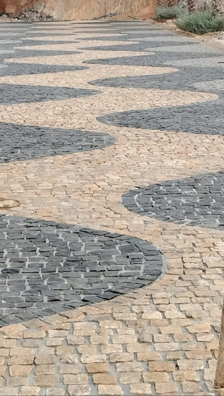 Cobble Stone Lying