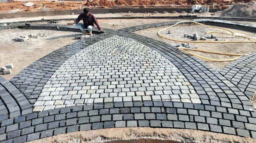 Cobble Stone Lying