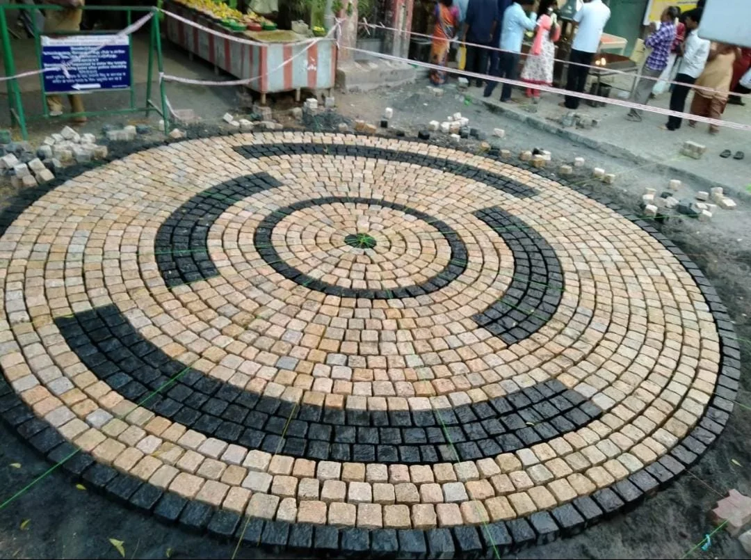 Cobble Stone Lying