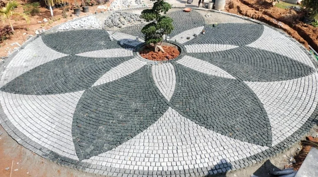Cobble Stone Lying