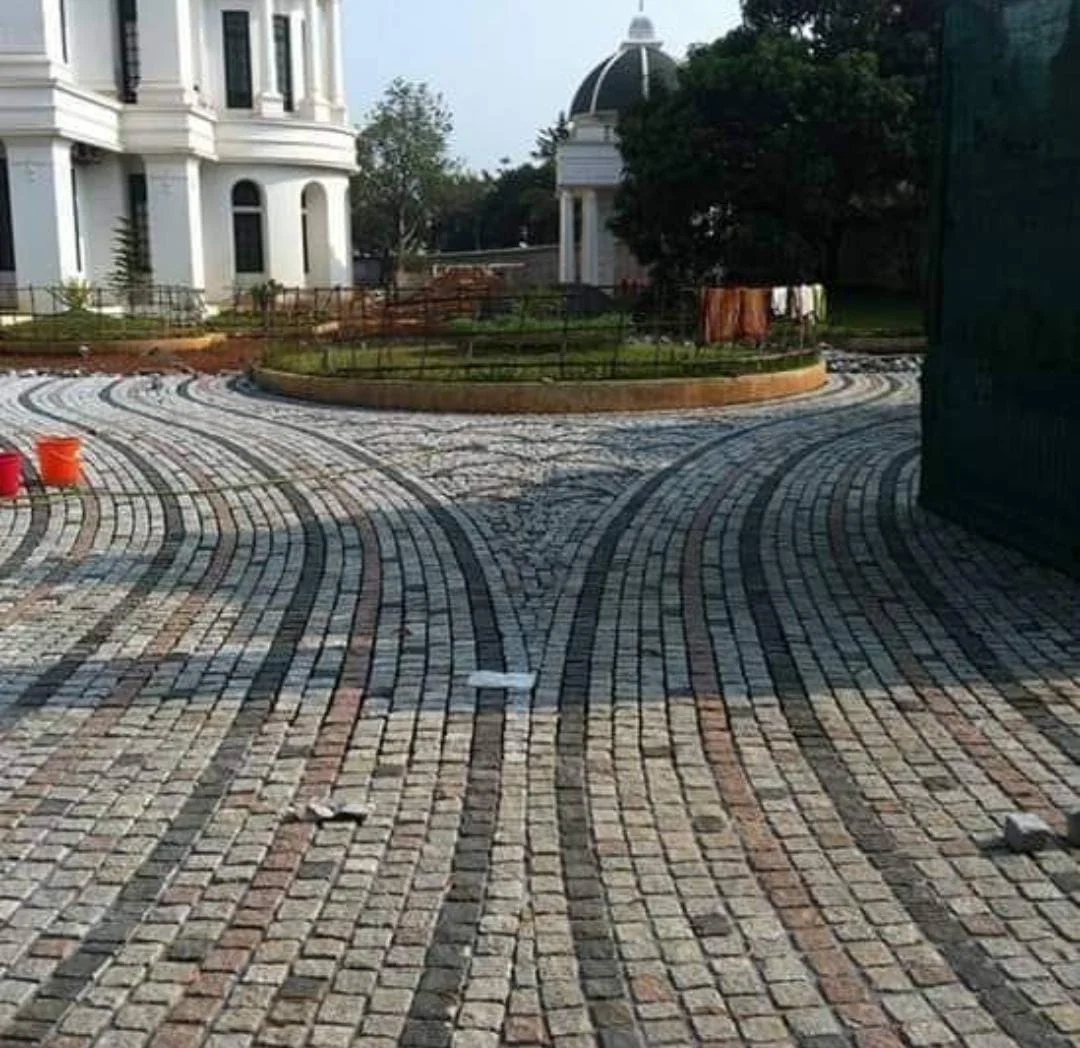 Cobble Stone Lying