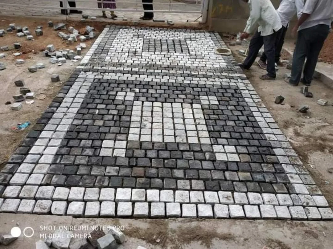 Cobble Stone Lying